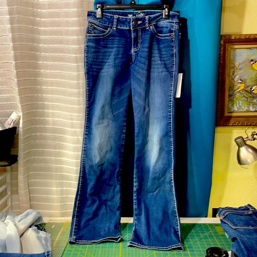 Women’s Wrangler Boot Cut size 5/6 with a 34 inch inseam